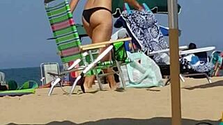 candid shots catch this bikini slut teasing ass on beach