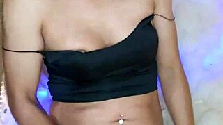 transexual en vestido jalando su polla gruesa y dura 🍆✨