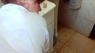 ruivinha spots cousin stroking in bath and helps him cum