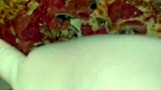 Saudi teen squirts pizza chocolate on juicy pussy – kinky LA amateur ASMR fetish play?