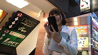 Akiba idol's exclusive fan meet features secret facial option
