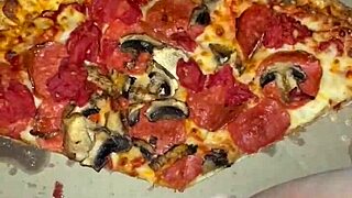 Saudi teen squirts pizza chocolate on juicy pussy – kinky LA amateur ASMR fetish play?