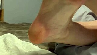 sexy milf's oiled soles scrunched up 😍👣💦