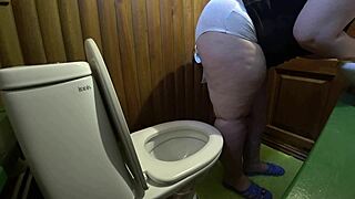 BBW Amateur Toilet Pee Cam Fetish Close-Up Compilation