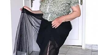 Watch this cougar granny shake her huge natural tits in a seductive dance comp