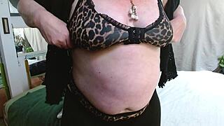 dawnskye1962 swaps to male body flashing curvy hairy pussy for david