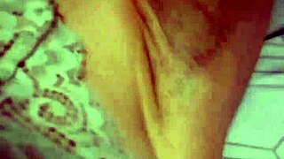 Elza Kom offers her beautiful armpits for fetish worship.