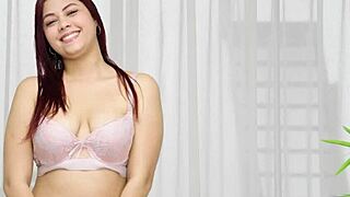 Tierna venezolana debuta y hace su primer casting porno para inkaporn
