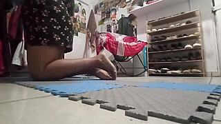 Mama Chubby Bbw Realiza Limpieza De La Habitación