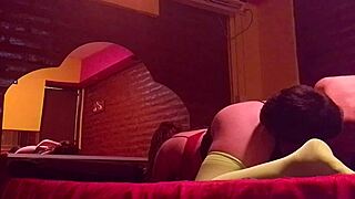 le chupo la cola y vagina en motel barato