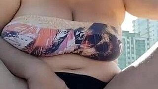 mijando na praia with blonde mature milf on the sand