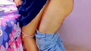 Escondo el celular en su habitacion y oh sorpresa tuve que cogermela sin parar despues de eso le lleno el uniforme de esperma las alumnas son mas putas cada dia casero
