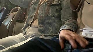 le muestro mi verga en el bus p�blico y ella decide venir a tocarla