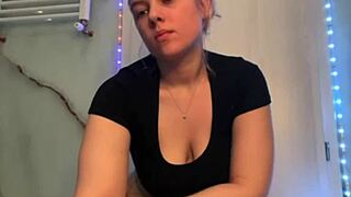 Squirting close up and fingering tight pussy with jucielussie