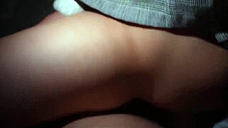 video casero en el cuarto de colegiala