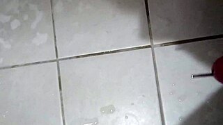 軍人在營區 來回抽插馬眼 打手槍 最後爽射很多